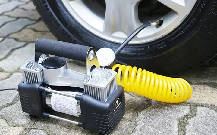 Dụng cụ tháo lốp xe ô tô dành cho người dùng cá nhân