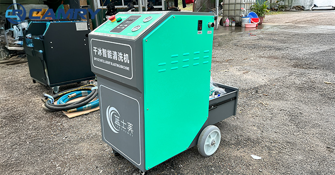 Máy bắn đá khô CO2 mini