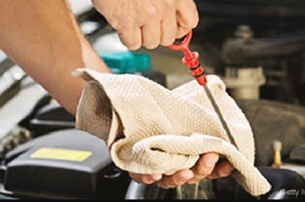 Dầu chuyển sang màu nâu sẫm là dầu bị ô nhiễm