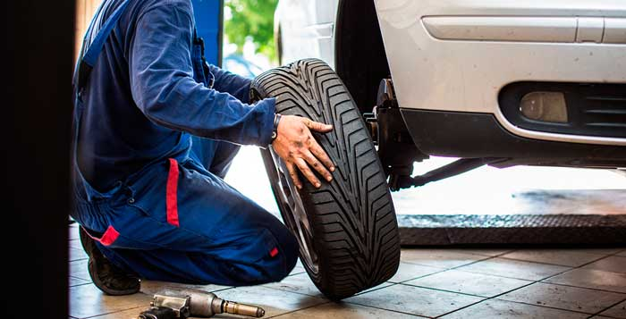 giá tráng lốp chống đinh kèm bảo hành tại gara uy tín
