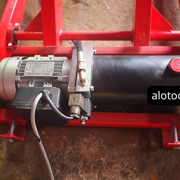 Bàn nâng xe máy điện âm nền Titano T200H 200kg 4 Bàn nâng xe máy điện âm nền Titano T200H 200kg