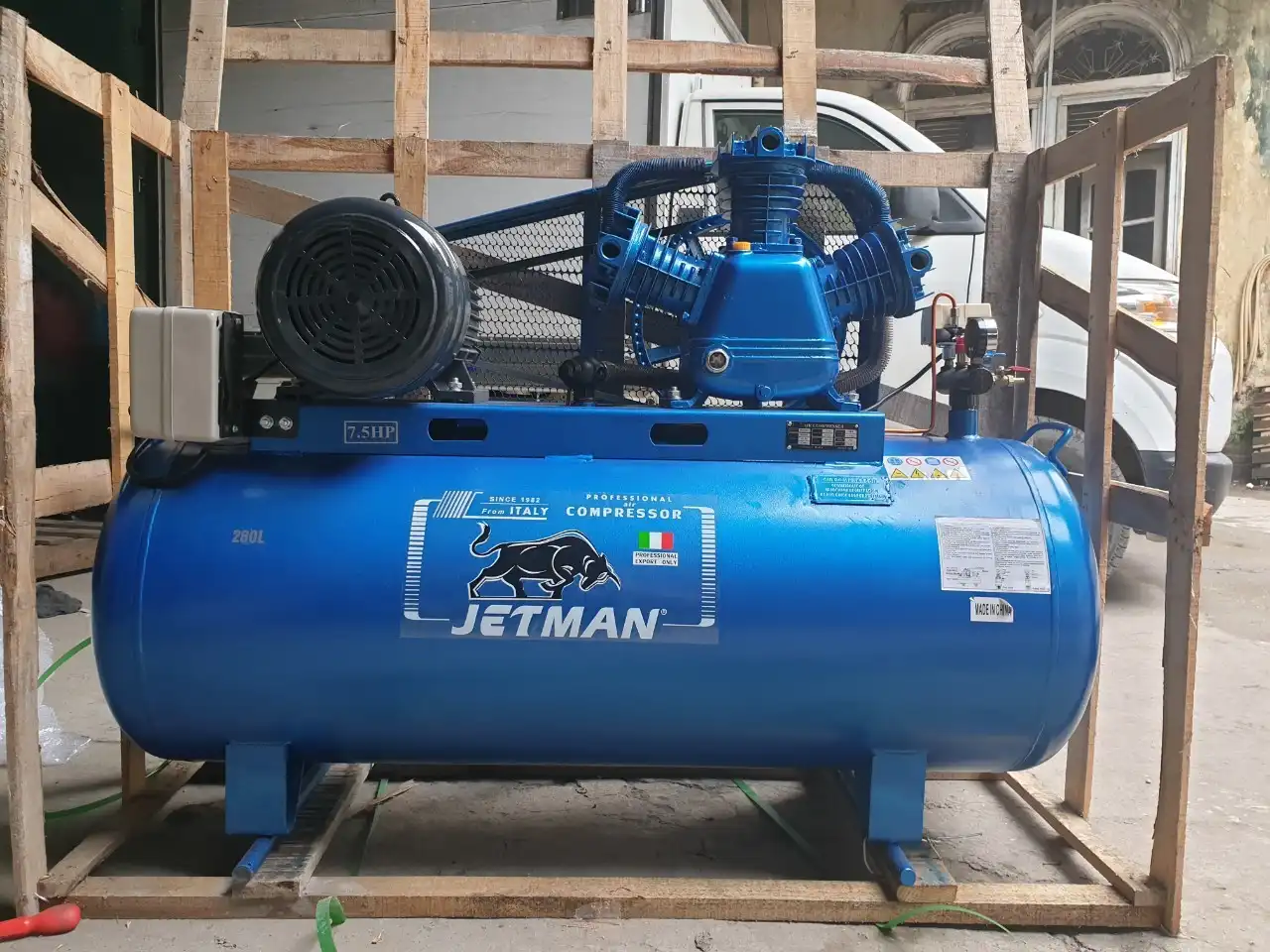 Máy nén khí Jetman 10HP 300 lít dây đai, áp 8 bar, điện 380V 17 Máy Jetman 10HP 300 lít - ảnh 3