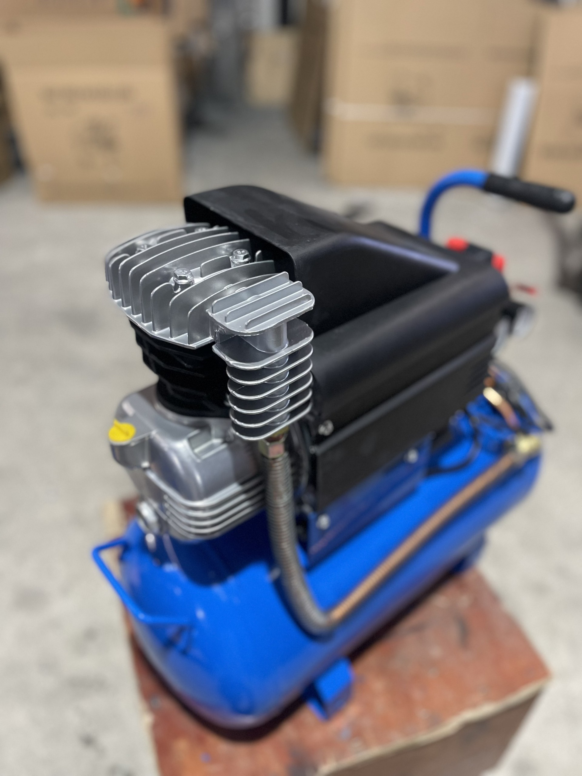 Máy nén khí Wing 1,5HP 12 lít đầu liền có dầu, điện 220V 14 Máy Wing 1,5HP 12 lít - ảnh 1